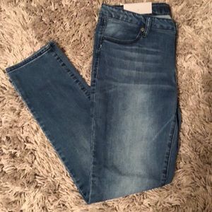 Low rise skinny jeans